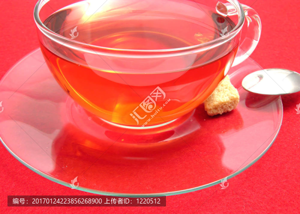 一杯茶與玫瑰茶墊