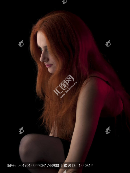 紅頭發(fā)的美女