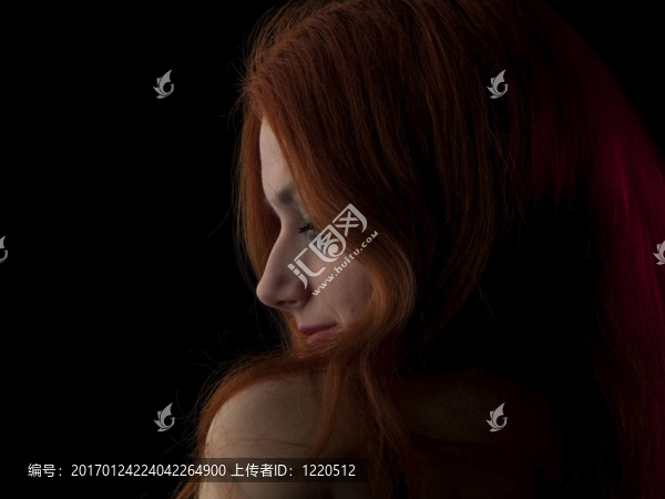 紅頭發(fā)的美女