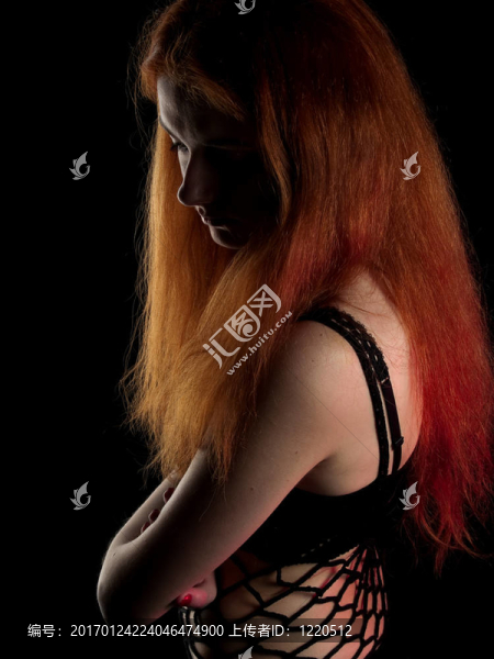 紅頭發(fā)的美女