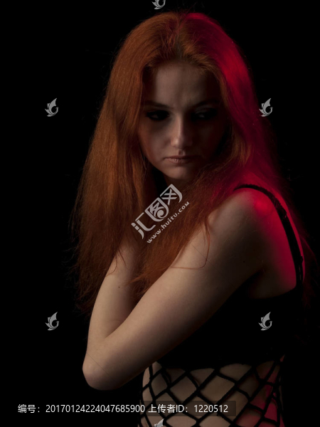 紅頭發(fā)的美女
