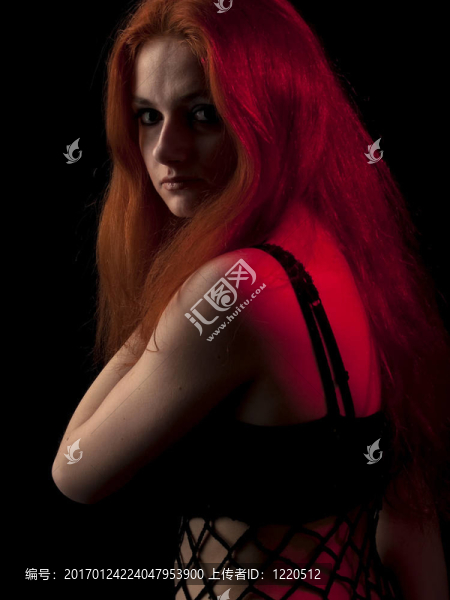 紅頭發(fā)的美女