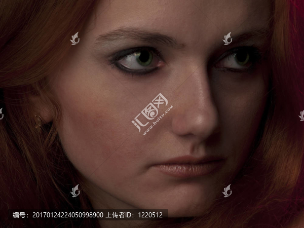 紅頭發(fā)的美女
