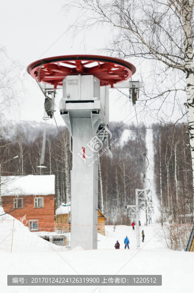 為滑雪者和滑雪電梯