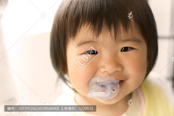 亞洲嬰兒的微笑