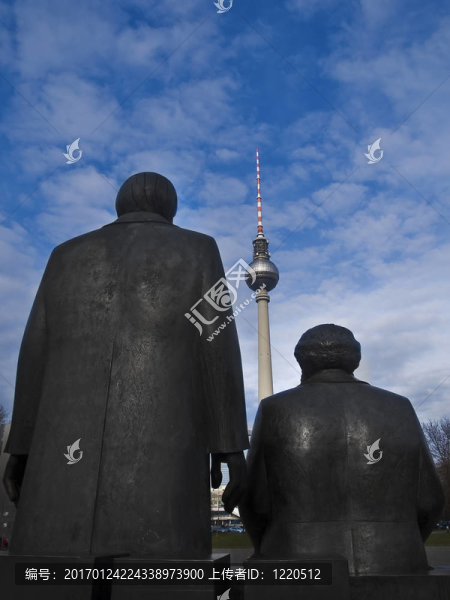馬克思；恩格斯和電視塔