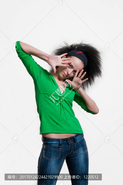 女孩在白色的