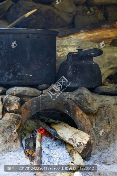 爐子上的鍋-匯圖網(wǎng) www.fosd68.com 爐子上的鍋