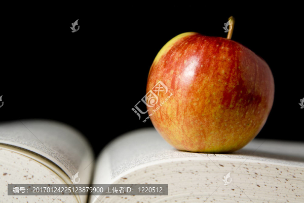 蘋果上的書