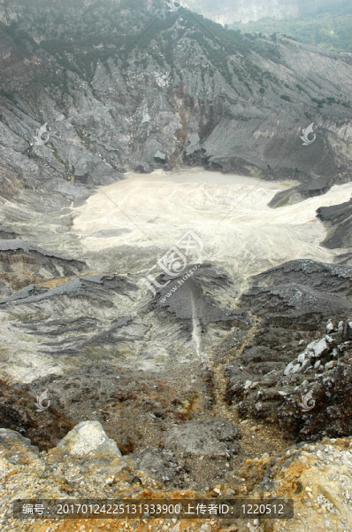 覆舟火山的火山口