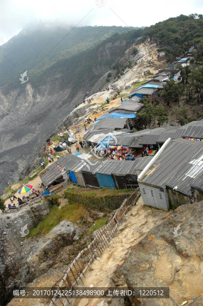 覆舟火山的火山口
