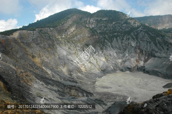 覆舟火山的火山口