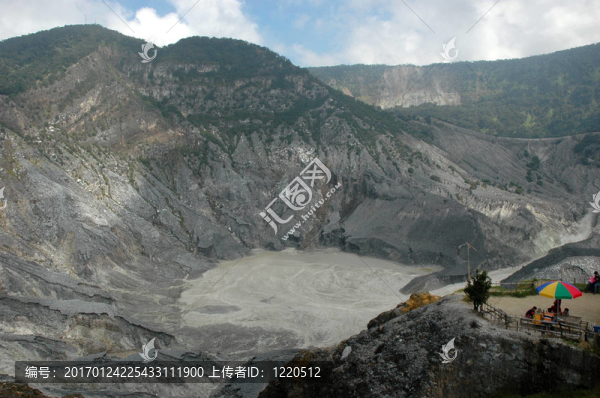 覆舟火山的火山口