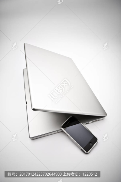 帶手機的筆記本電腦