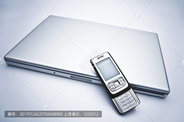 帶手機(jī)的筆記本電腦