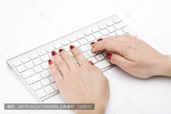 用紅色指甲的手指-匯圖網(wǎng) www.fosd68.com 用紅色指甲的手指