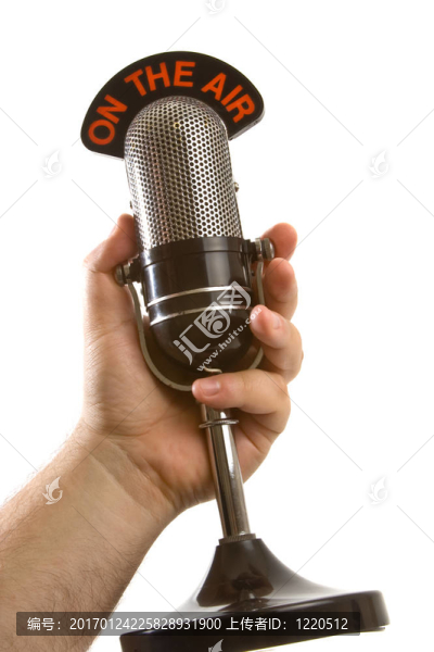 麥克風在手白色
