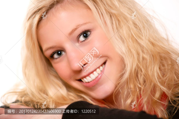可愛(ài)的金發(fā)女郎
