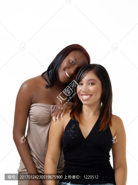 青少年黑人和西班牙裔女孩雙畫像-匯圖網(wǎng) www.fosd68.com 青少年黑人和西班牙裔女孩雙畫像