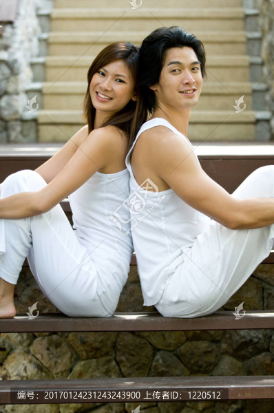 年輕的夫婦在一起