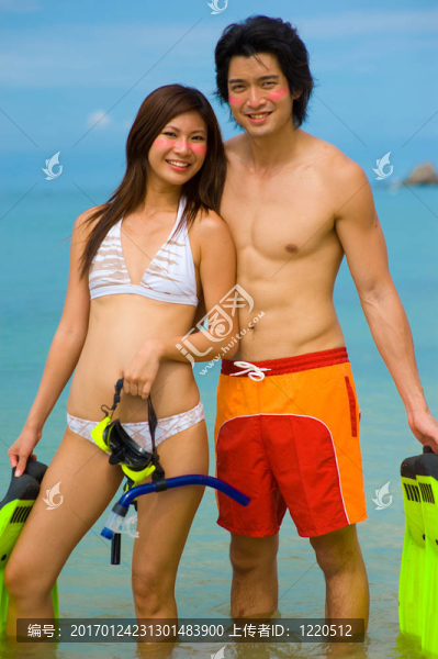 夫婦在海灘