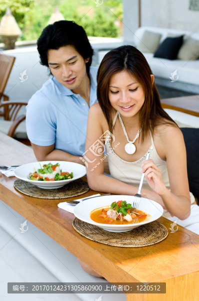 夫婦共進(jìn)午餐
