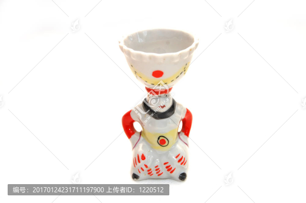 古代雕像下雞蛋的支持