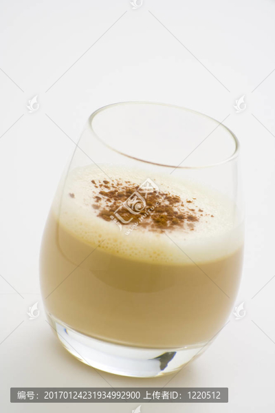 美味的冰巧克力與白色愛爾蘭奶油
