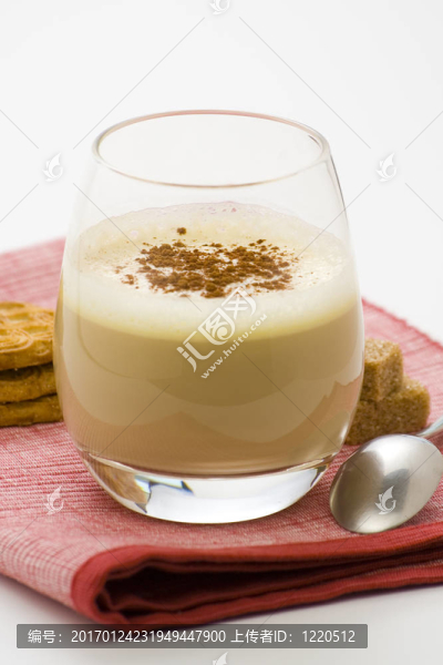 美味的冰巧克力與白色愛爾蘭奶油