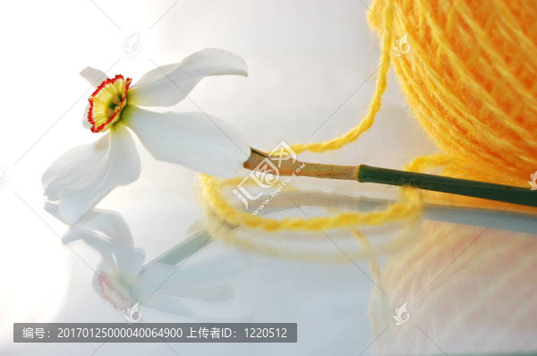 黃色的球和花