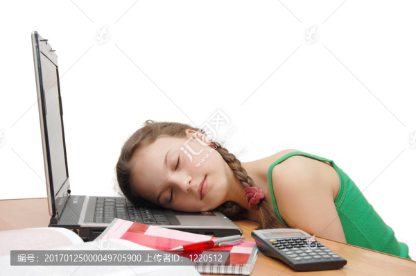 這個十幾歲的女孩從學(xué)習(xí)中休息了