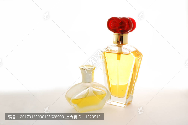 兩瓶香水