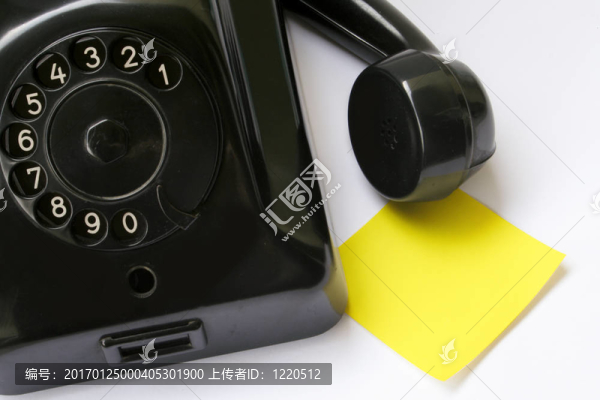 筆記紙和舊電話