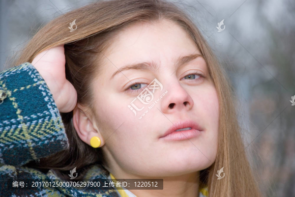 年輕漂亮的女人
