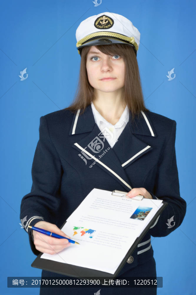 穿海制服的女孩