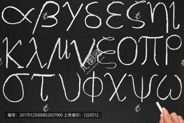 在黑板上寫希臘字母的老師。