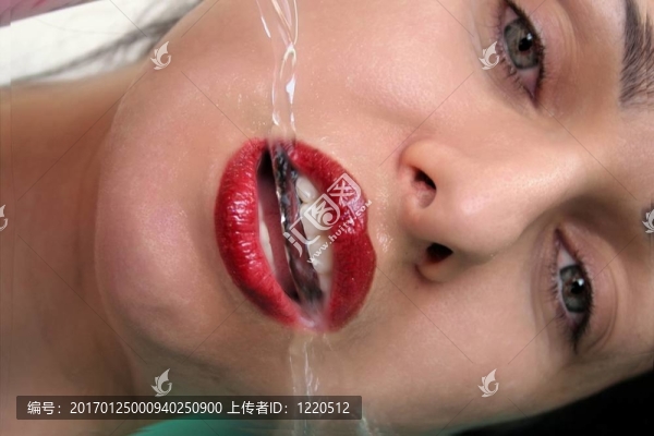 女人和水