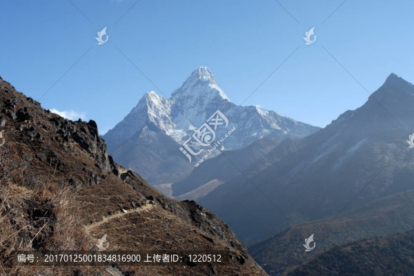 阿瑪達(dá)布朗峰