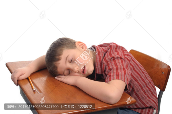 在課堂上睡覺