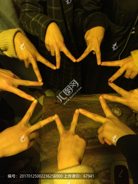 勝利手指團(tuán)結(jié)就是力量