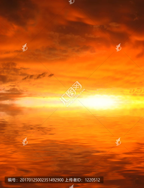 水上多彩的夕陽
