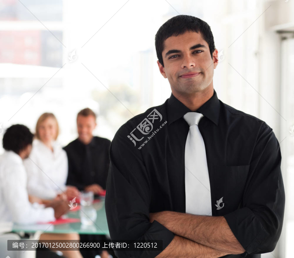 在他的Team面前的商業(yè)領(lǐng)袖