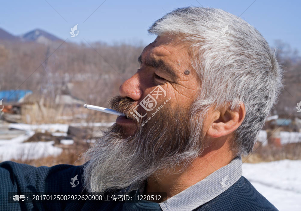 吸煙男子與胡子2
