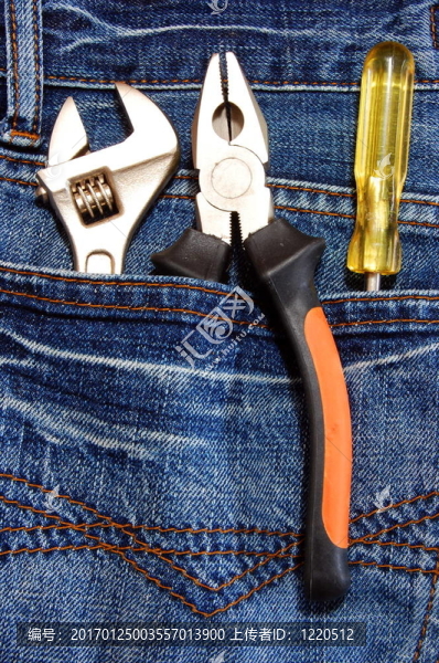 工具和牛仔褲