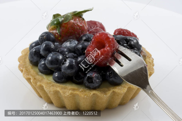 混合漿果吃蛋撻