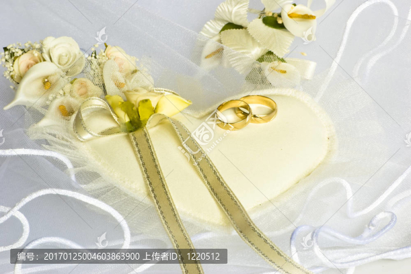婚禮戒指和鮮花的面紗