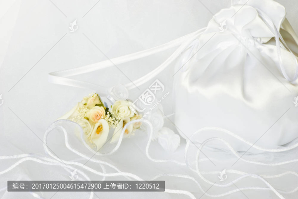 婚禮鮮花和新娘包過面紗