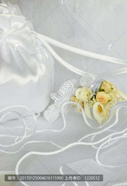 婚禮鮮花和新娘包過面紗