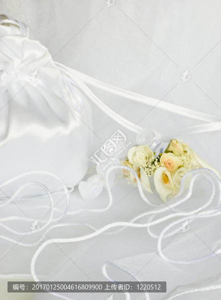 婚禮鮮花和新娘包過面紗