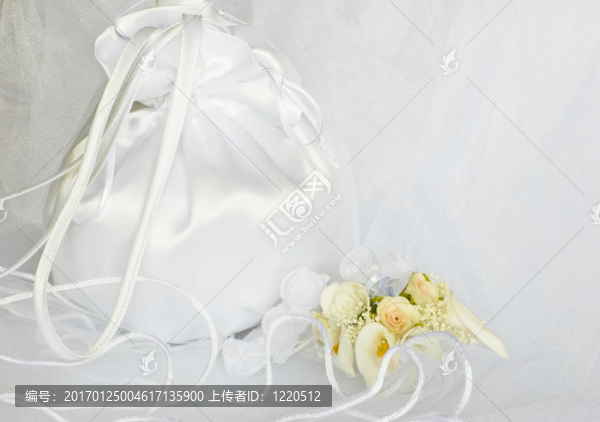 婚禮鮮花和新娘包過面紗